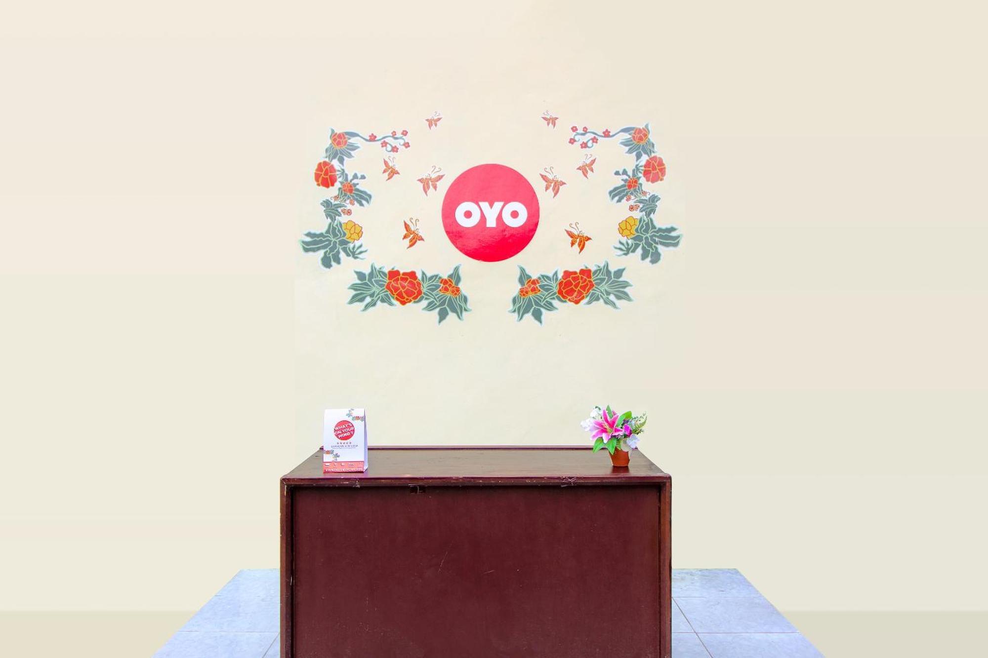 Отель Oyo Life 1643 Grand Monica Maguwo Экстерьер фото