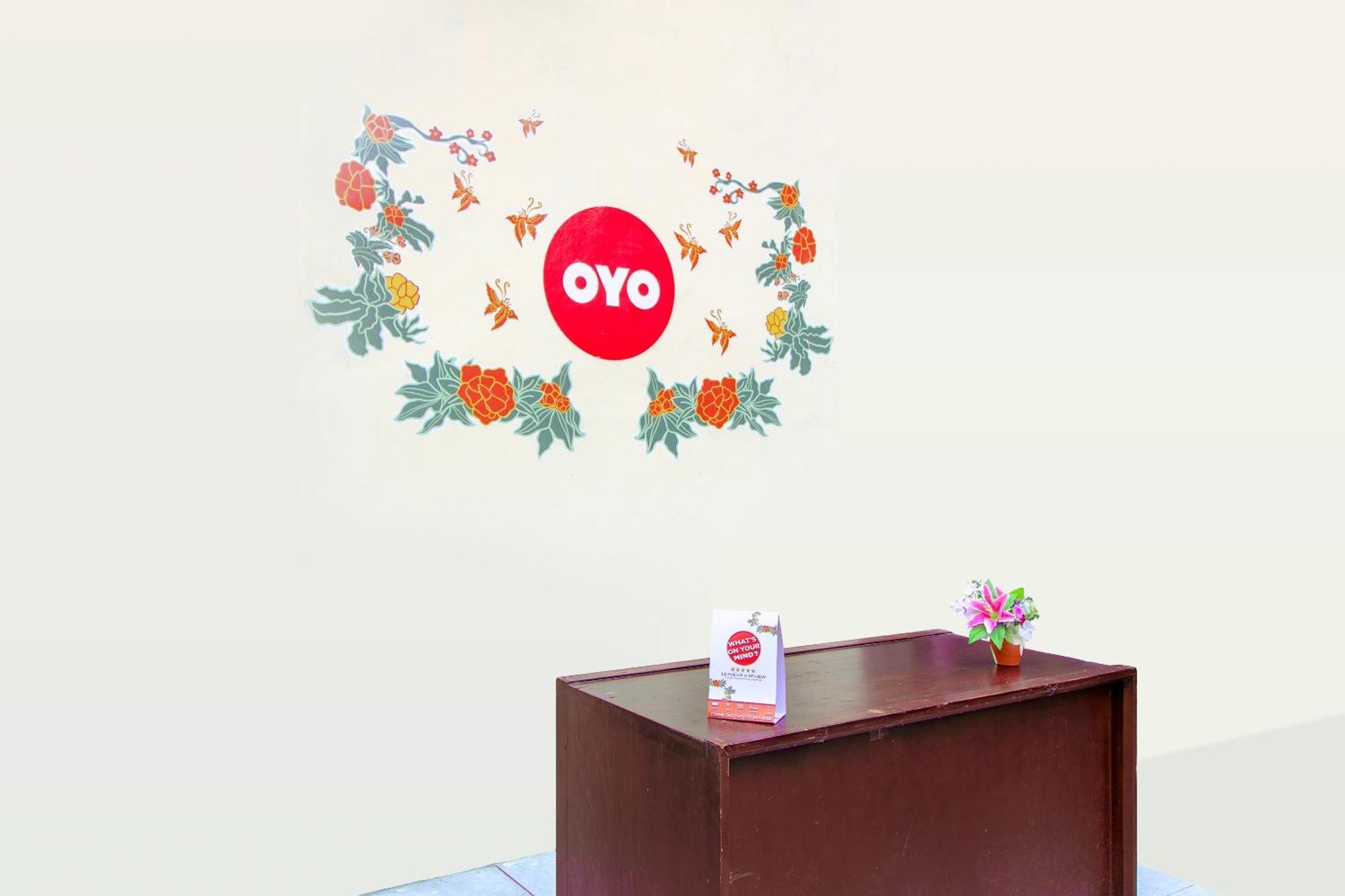 Отель Oyo Life 1643 Grand Monica Maguwo Экстерьер фото